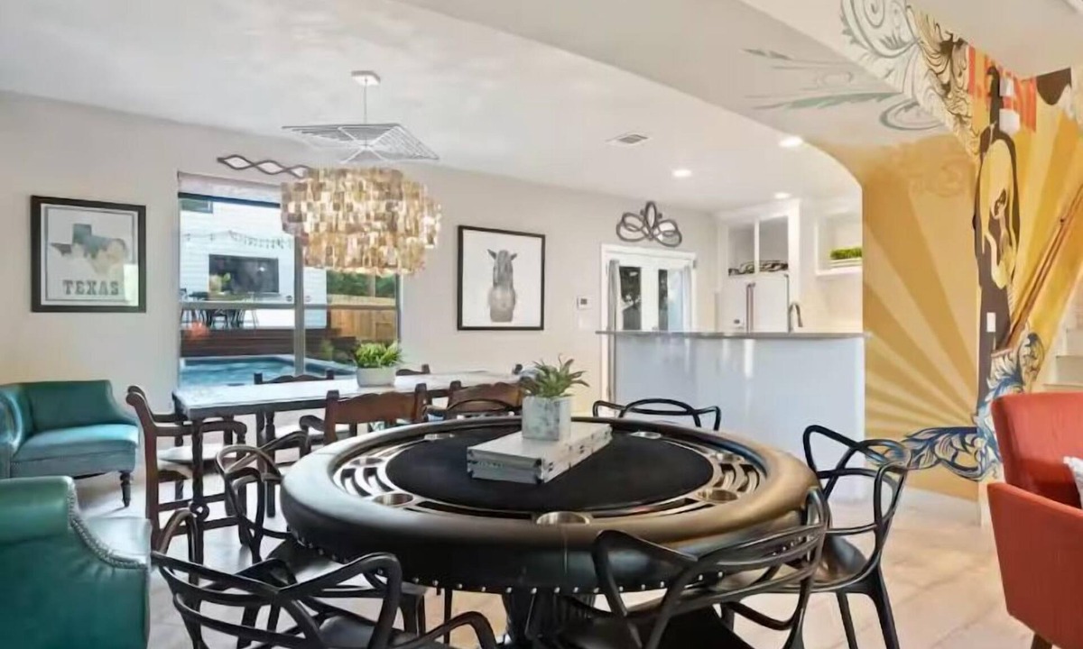 Central East Austin House | Single Malt Manor Downtown Austin