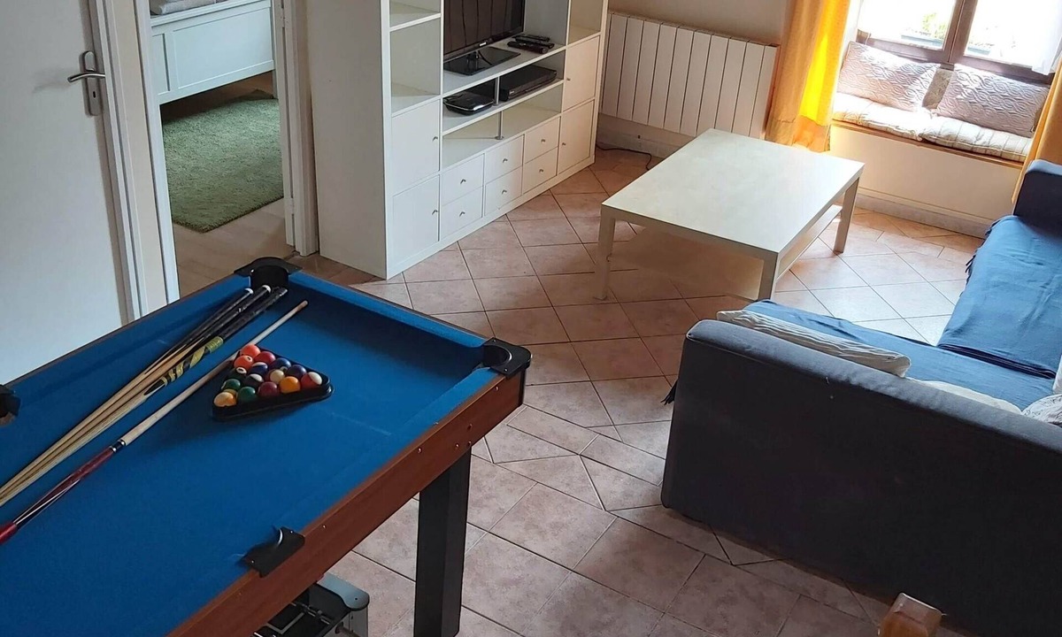 Les Champs-Geraux Hostel | Single room-Family-Shared Bathroom-Courtyard view