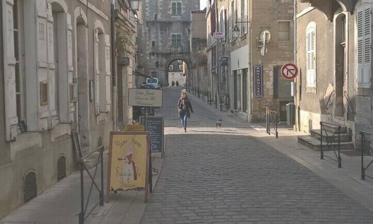 Avallon House | Single Room with Whirlpool Bath