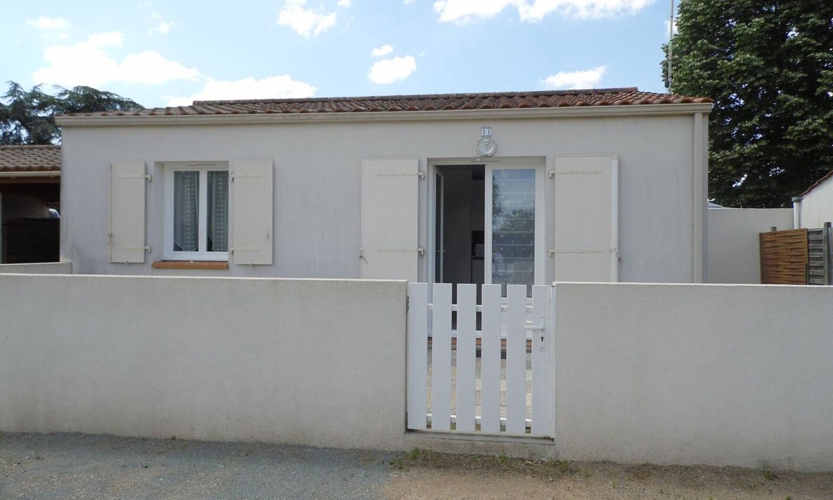 LʼAiguillon-sur-Mer House | Single-storey cottage near beach with parking in L'Aiguillon-sur-Mer