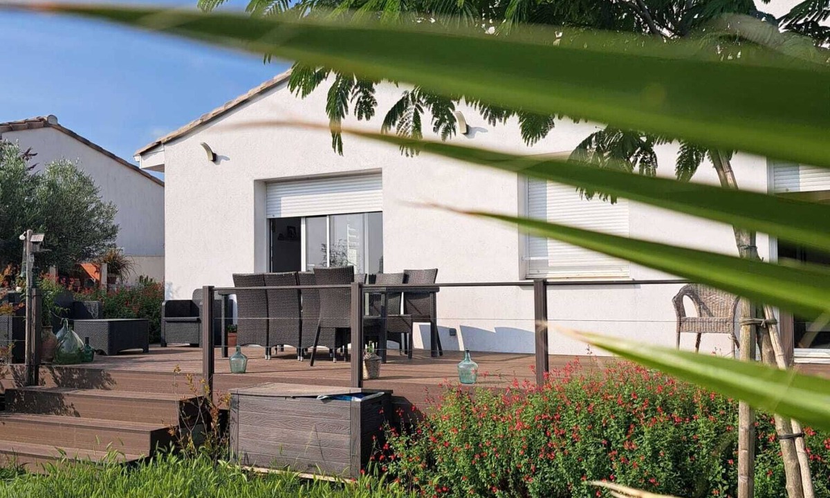 Montagnac Villa | Single-storey detached house with unobstructed view, garden and above-ground pool