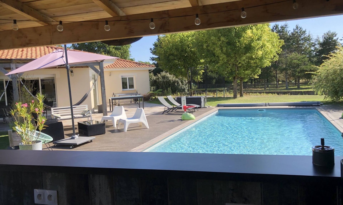 Bouaye Villa | Single storey house with heated pool