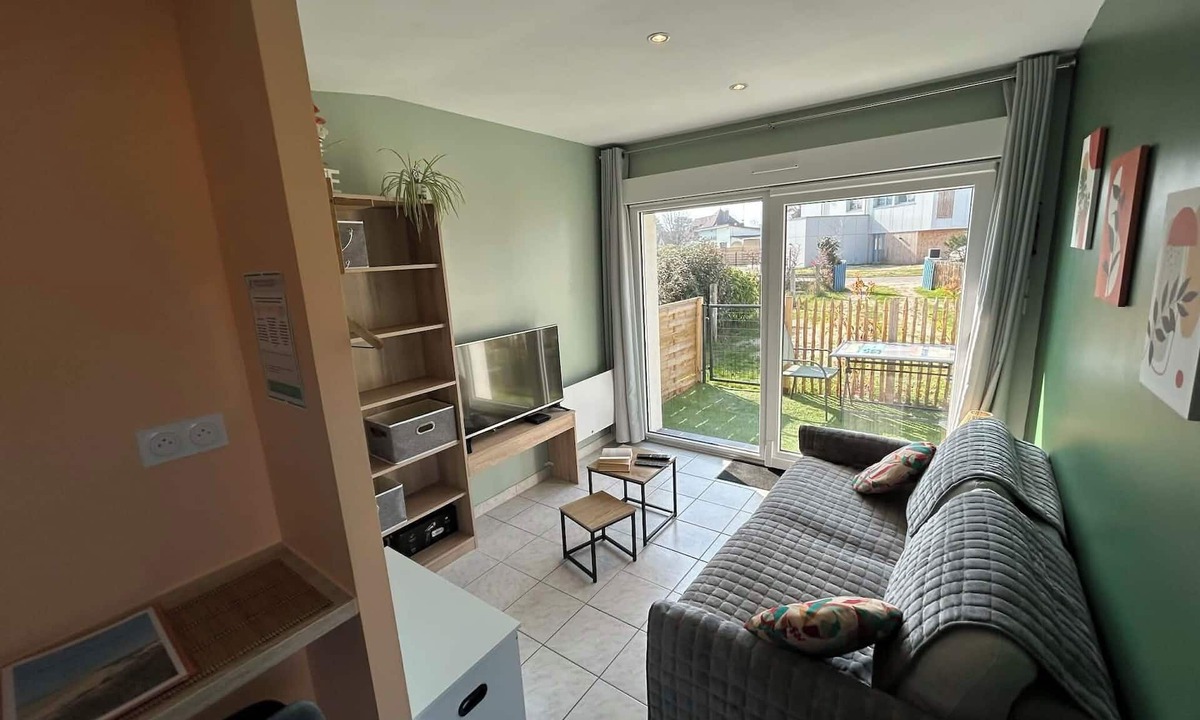 Merlimont Apartment | Single-storey studio with outdoor parking 200m from the dunes.