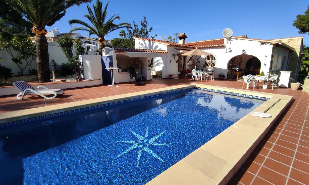 Urbanitzacio la Fustera House | Single-storey villa with pool and large garden. Quiet location.