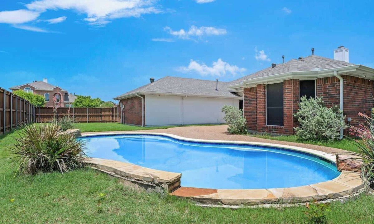 Murphy House | Single Story 5 BR Spacious Pool Oasis Ping Pong