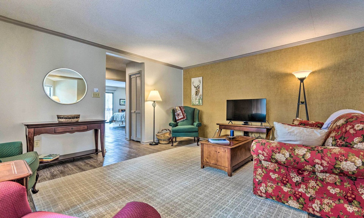 Fairfield Bay Condo | Single-Story Fairfield Bay Condo w/Deck!