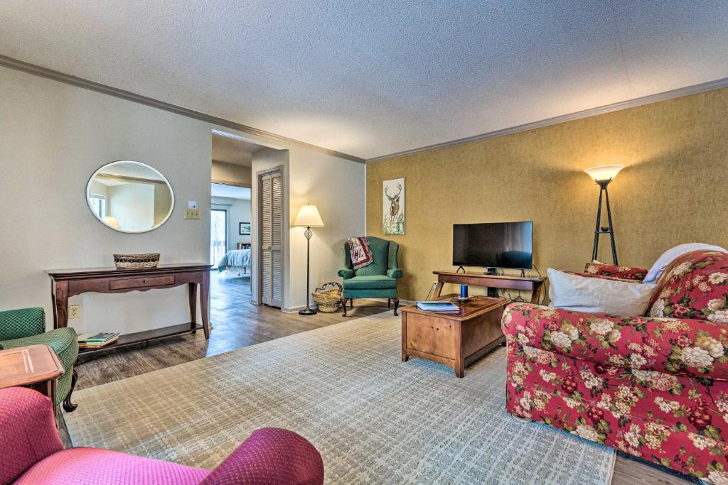 Fairfield Bay House | Single-Story Fairfield Bay Condo w/Deck!