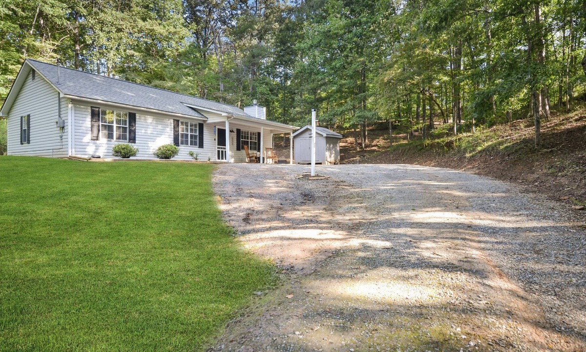 Eagle Mountain Cabin | Single Story Modern Cabin! Fireplace, Games & Firepit, Pool Access, Orchards!