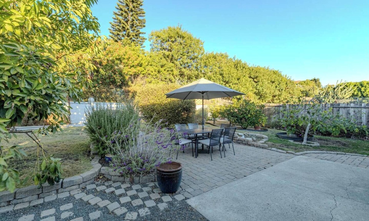 Mission Viejo House | Single Story w/Fast WiFi, Backyard & EV Charger. (Fig Perch)