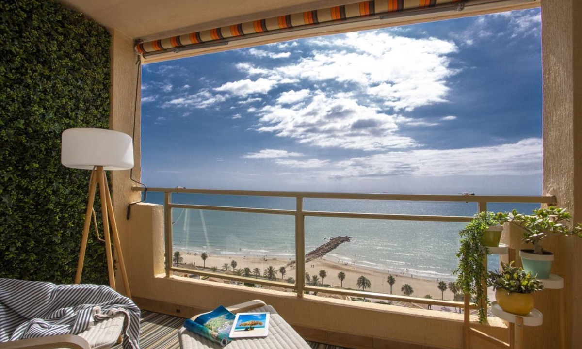 El Puig de Santa Maria Apartment | SingularStays El Puig Beach II