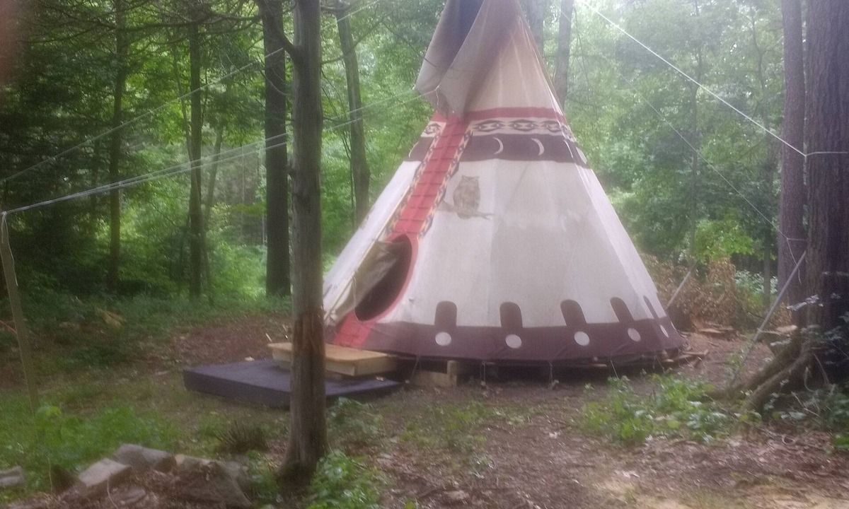 Saugerties House | Sioux Tipi on Chloe's Lake