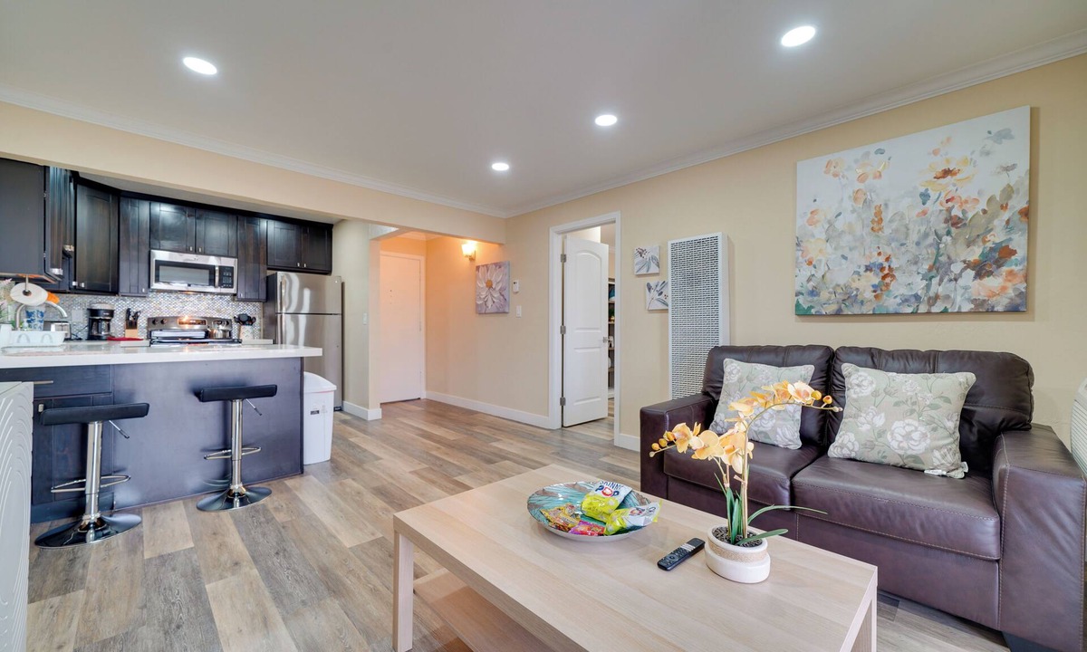 Pleasanton Condo | Sip, Golf & Explore: Pleasanton Retreat!