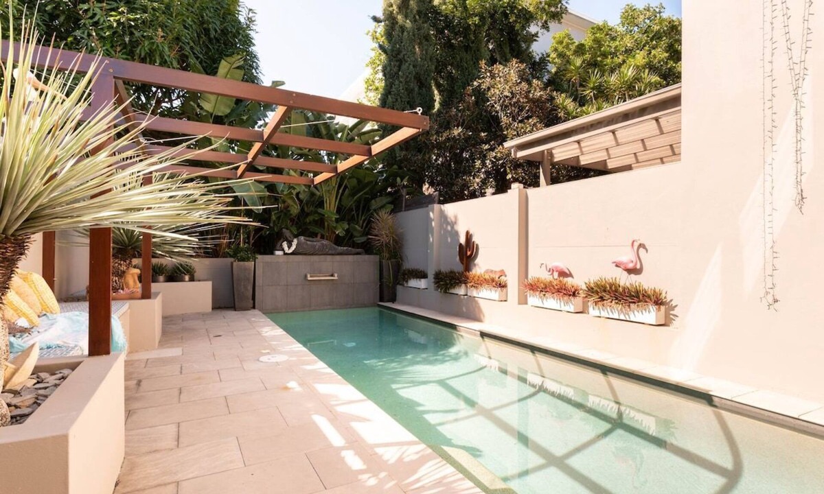 Mermaid Beach Villa | Sirens Rest - Luxe Oasis - Breathe. Relax.