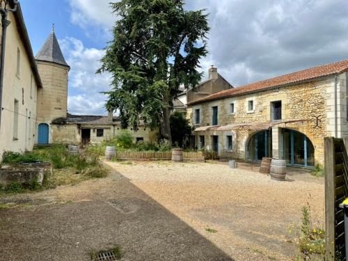 Le Puy-Notre-Dame Bed & Breakfast | Sirona