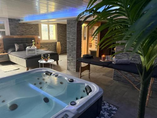 Portet-sur-Garonne House | Sisters spa room