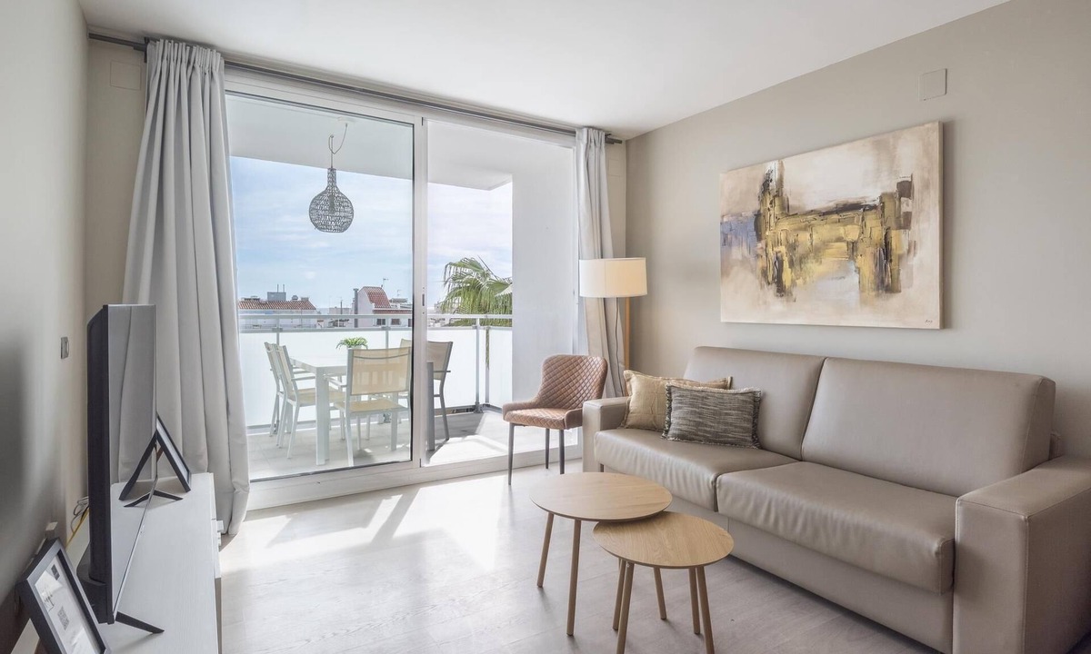 Sitges Town Center Apartment | Sitges Spaces Oasis Penthouse - 3 Bedroom/2 Bath/Terrace/Pool- Sleeps 8 (6+2)