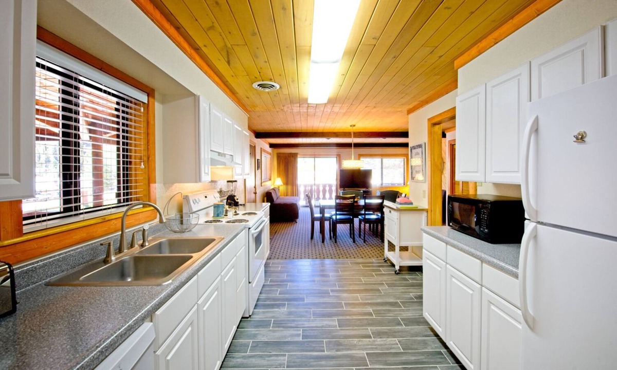 Red River Cabin | Sitzmark Sports