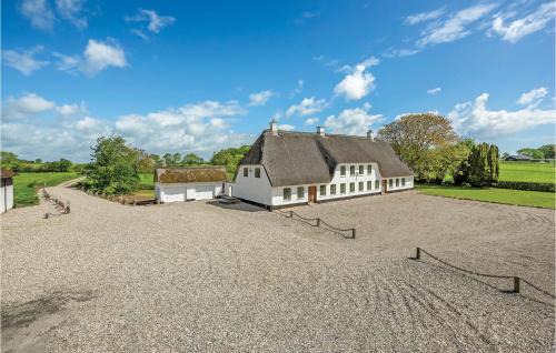 Kelstrup House | Six-Bedroom Holiday Home In Haderslev