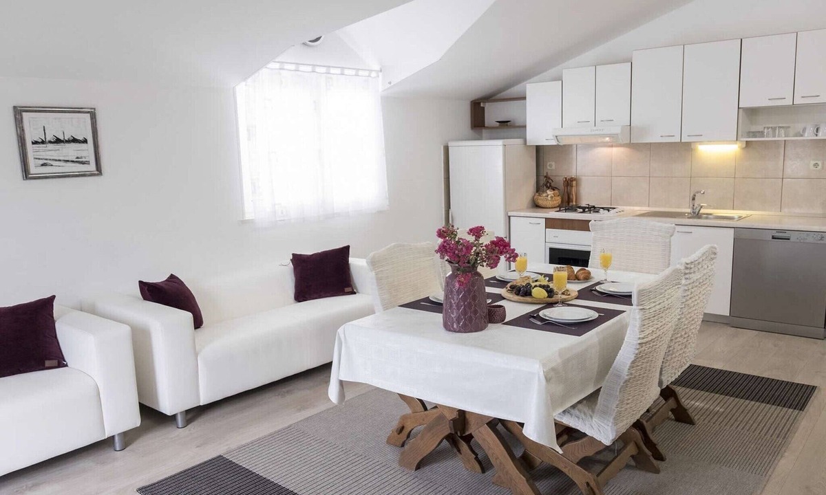 Peracko Blato Villa | Six Bedroom Villa With Heated Pool