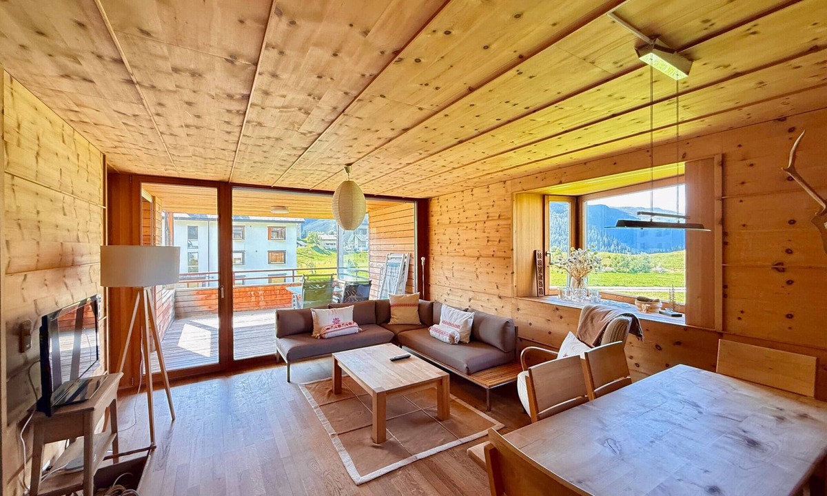 Parpan Apartment | Ski Apartment with Fireplace & Mountain Views