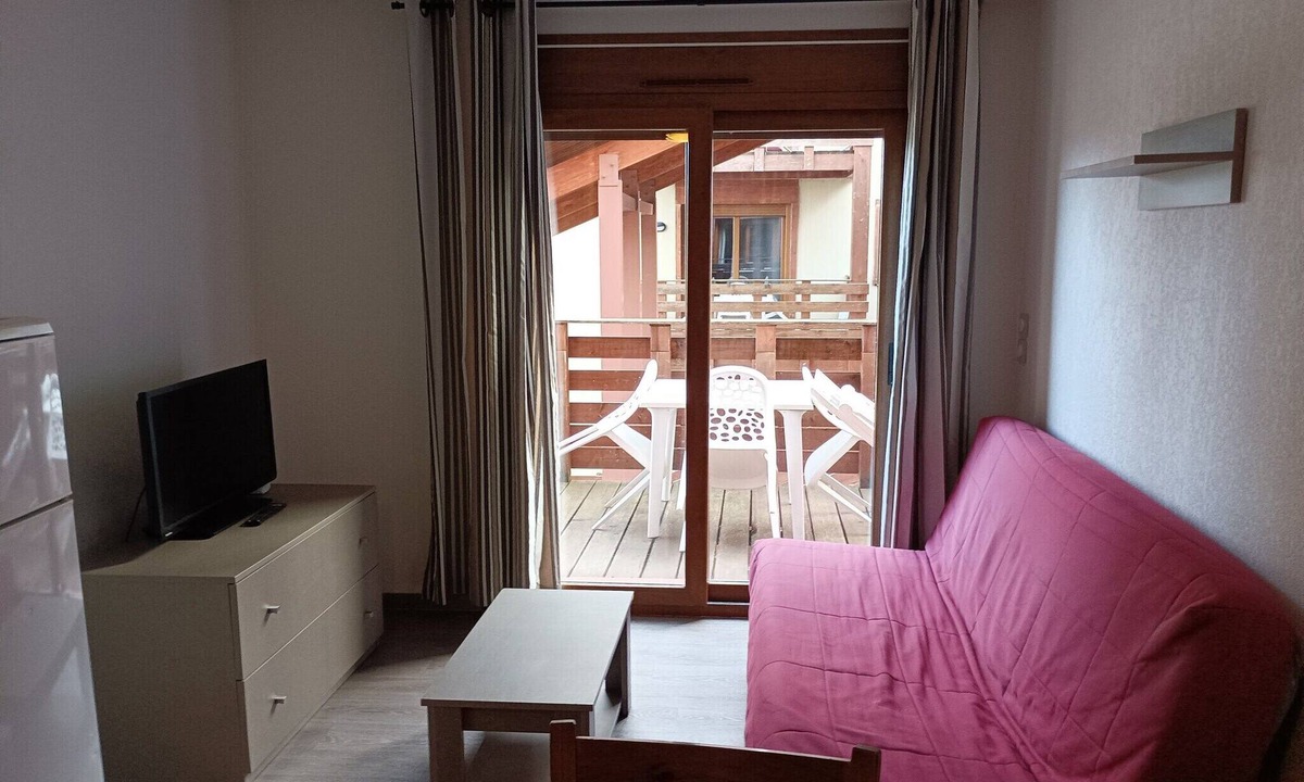 Les Angles Apartment | Ski Apartment with Pool & Free Parking