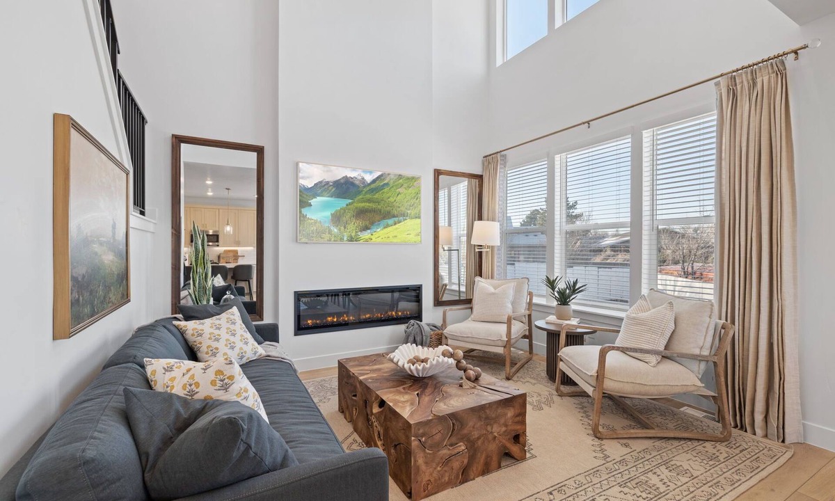Midvale House | Ski Basecamp Cozy Modern Minutes to Everything