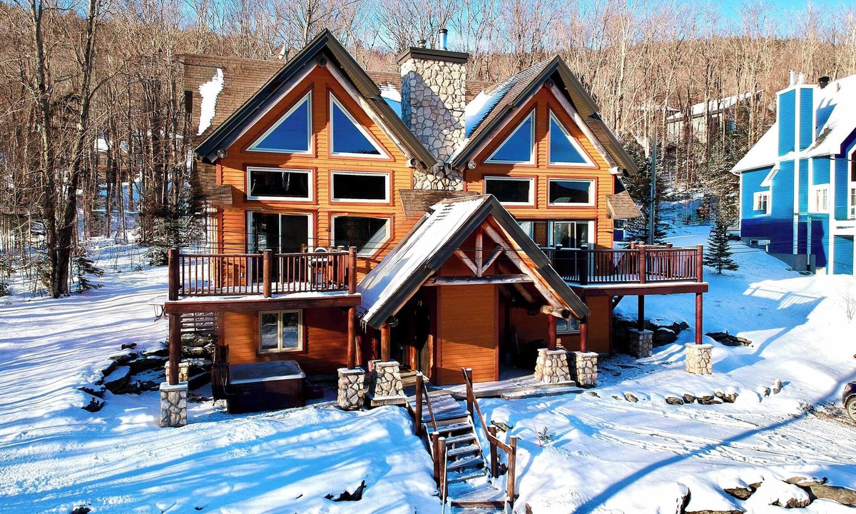Saint-Philemon Ski Chalet | Ski Chalet | Mountain and Spa | Chalet Heritage
