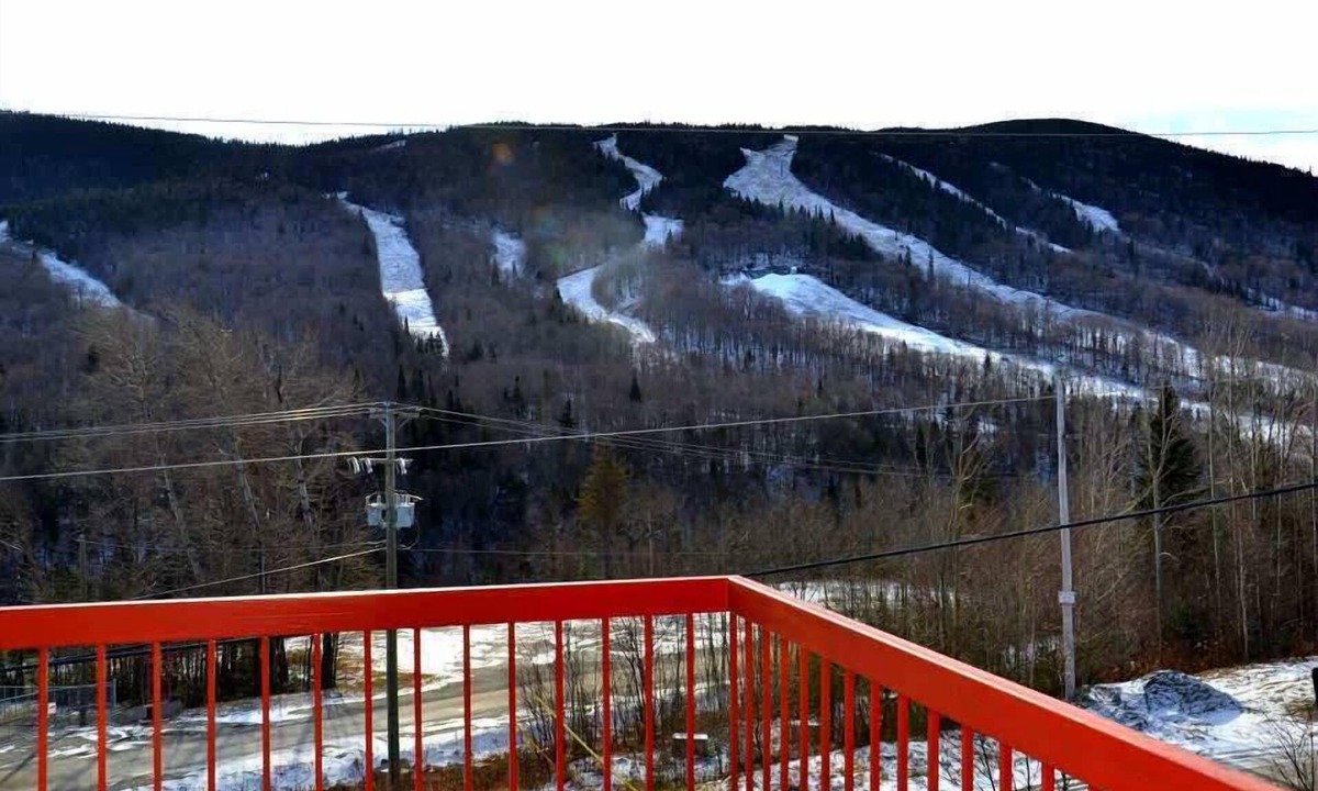 Notre-Dame-Auxiliatrice-de-Buckland Apartment | Ski Condo | Mont du Midi 56