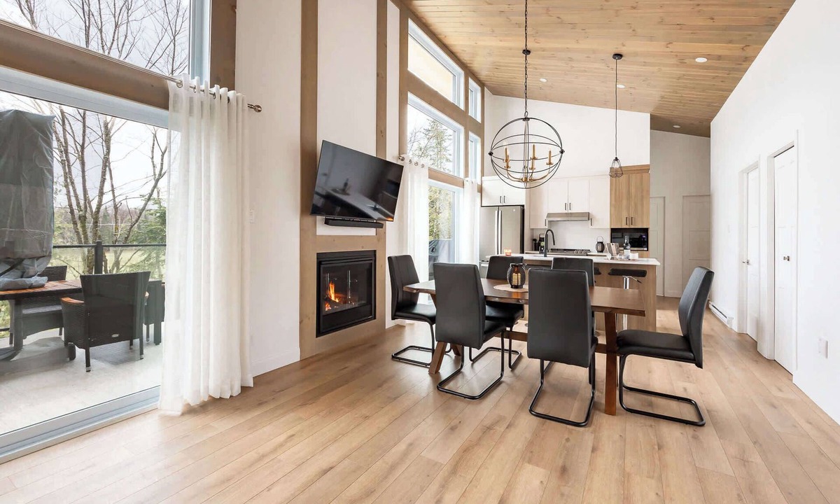 Adstock Ski Chalet | Ski Condo & Spa | L'Elegance Des Sommets