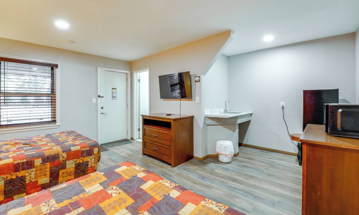 Clarkston Apartment | Ski, Explore, Bring Pets! Studio 5 Mi to Pine Knob