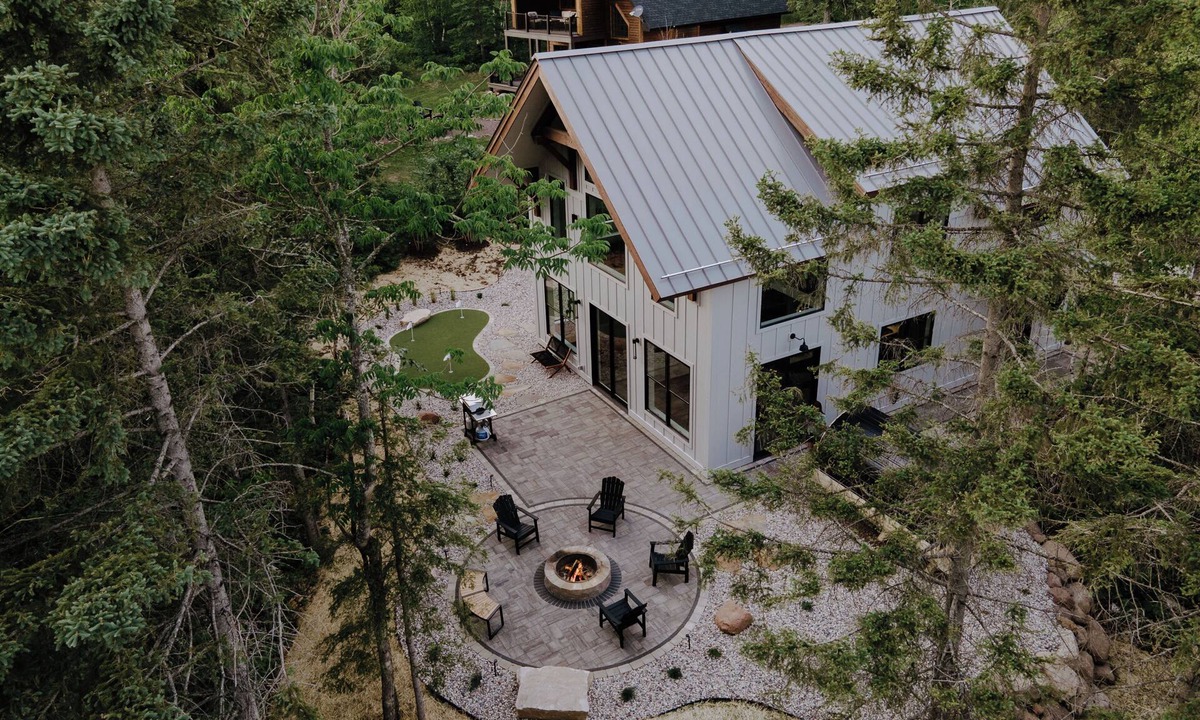 Lutsen House | Ski/Golf/Trails/Winery - Putting Green - Sauna - Foosball - Sleeps 10