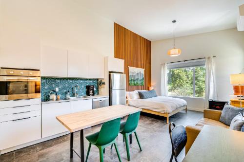 Summit Park Apartment | Ski, Hike & Bike: Modern Park City Studio