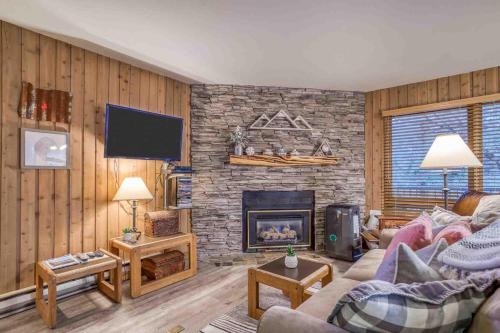 Century West House | Ski House 144 - Meredith Lodging