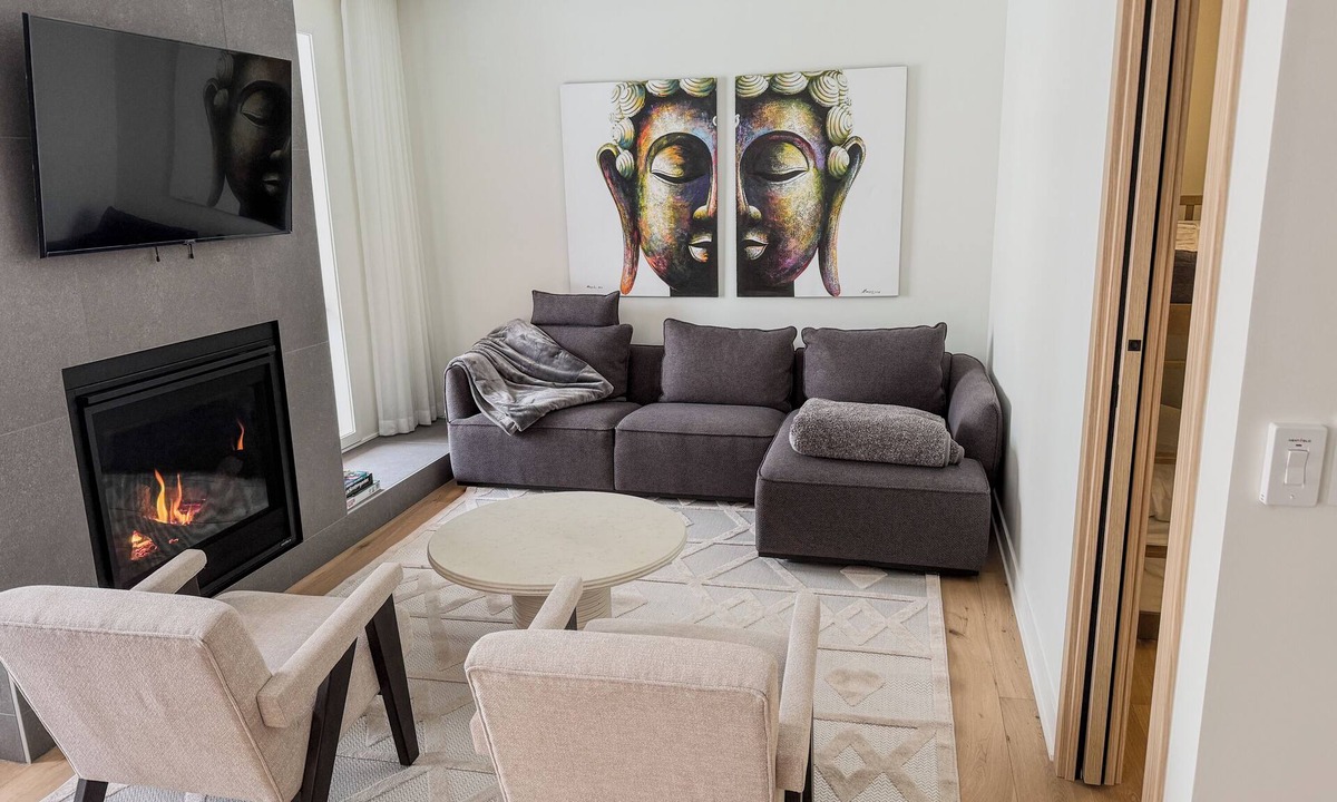 Versant Soleil Condo | Ski-In Adjacent 200m- 3BR Free Shuttle Sleeps 8