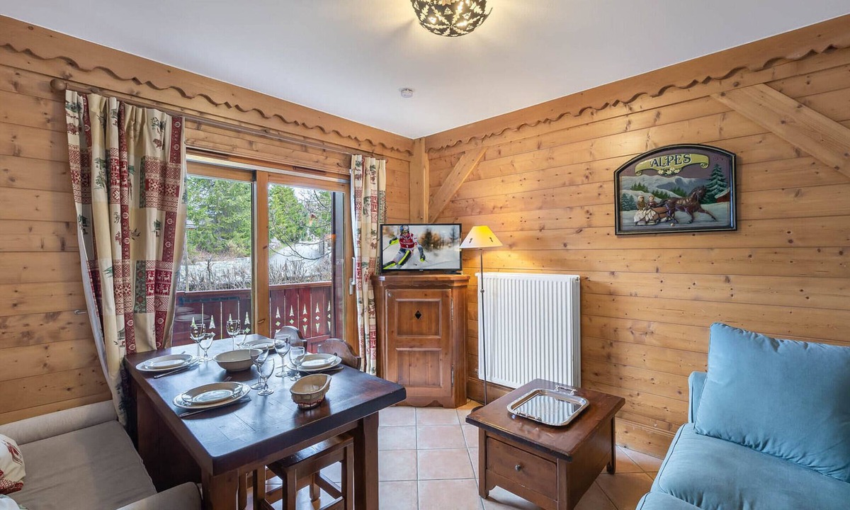 Meribel Village Apartment | Ski-in apartment with pool access and covered parking