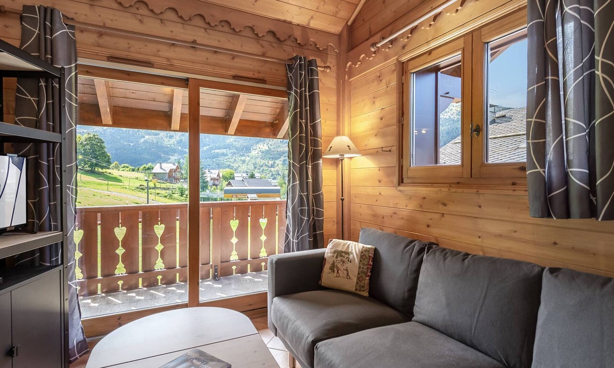 Meribel Village Apartment | Ski-in Duplex with pool and pets allowed