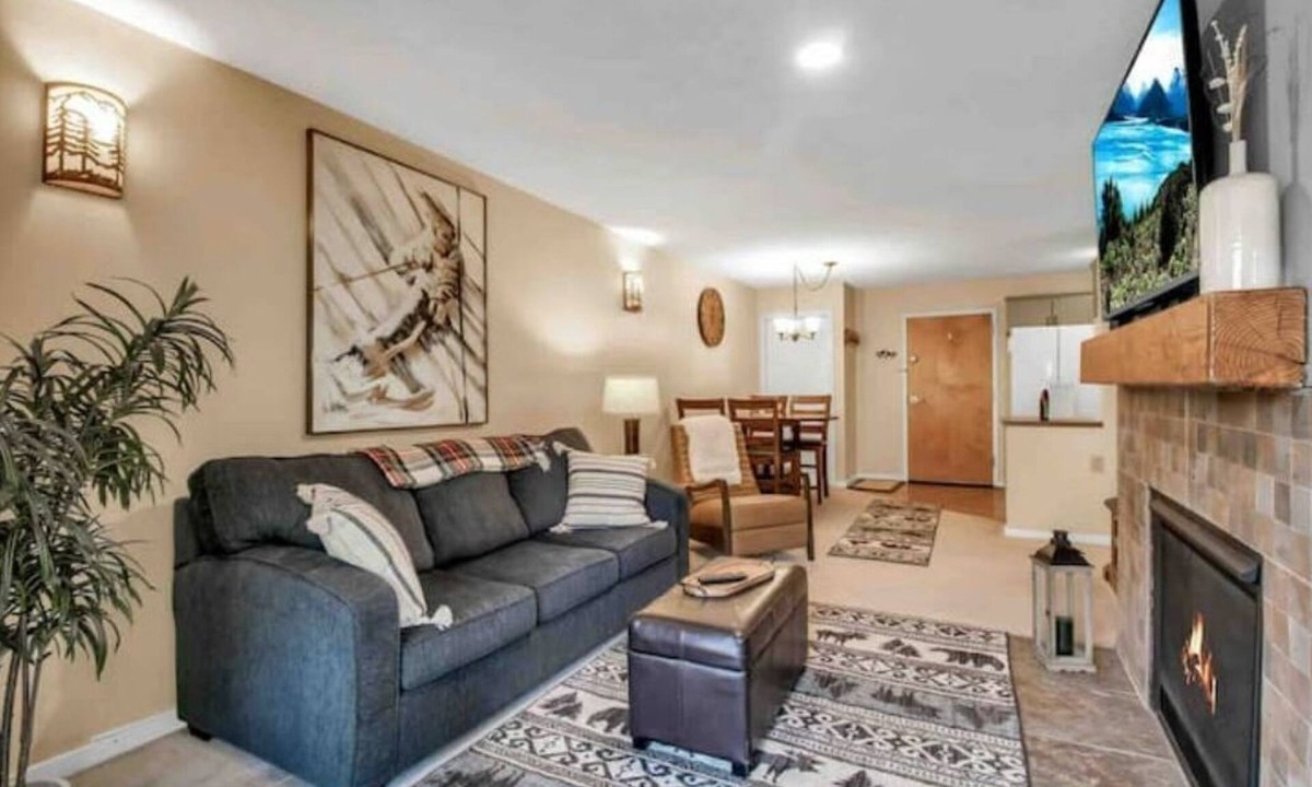 Great Valley Apartment | Ski in/Out & Golf 2 Bed 2 Bath w/Air Conditioning