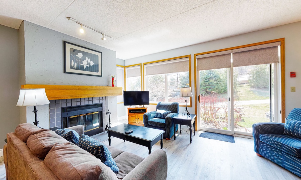 The Blue Mountains Condo | Ski-in/Ski-out condo in Blue Mountain with fireplace
