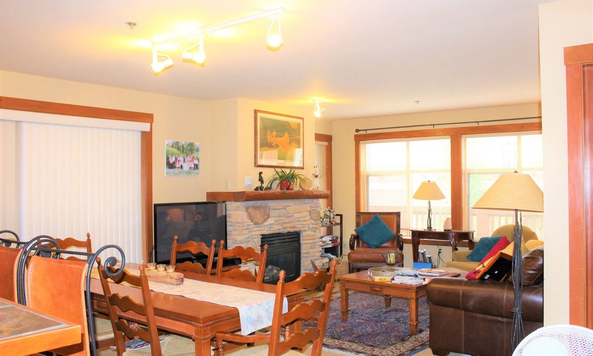 Salt Lake Mountain Resorts Condo | Ski in, Ski out 2 Bedroom condo. Large deck for Summer