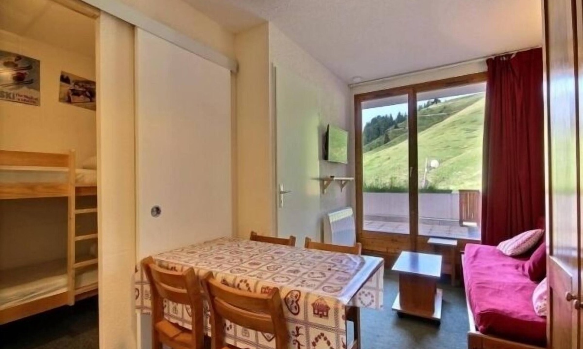 Plagne Soleil Apartment | Ski-in/Ski-out Apartment with Terrace