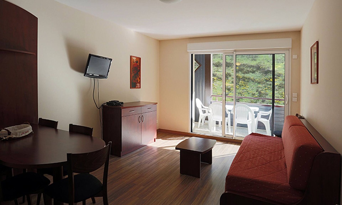 Peyragudes Apartment | Ski-in/Ski-out Apartment in Peyragudes with Balcony and Spa Access