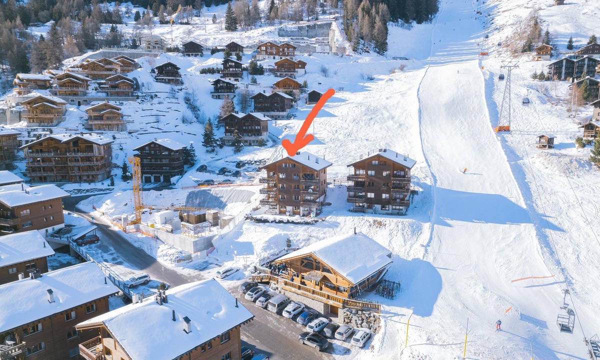 Grimentz Apartment | Ski-in-ski-out apartment with balcony. Exceptional mountain views