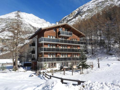 Saas Almagell Hotel | Ski-In/Ski-Out Hotel Sport