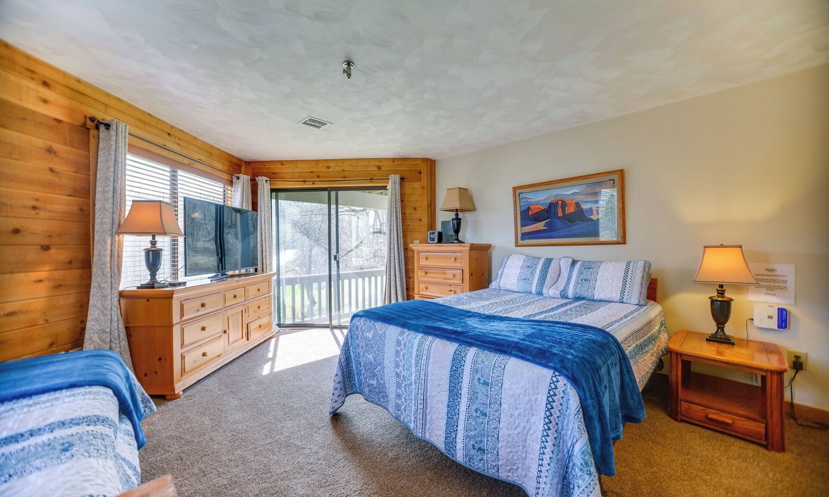 Seven Springs Condo | Ski-In/Ski-Out Seven Springs Mtn Suite w/Shuttle!