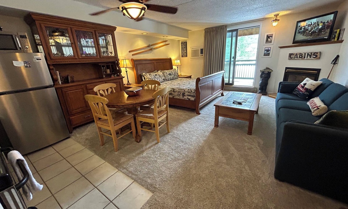 Jeffersonville Apartment | Ski-in/Ski-out Slopeside Studio Smuggler's Notch Resort - UPDATED LOWER RATES