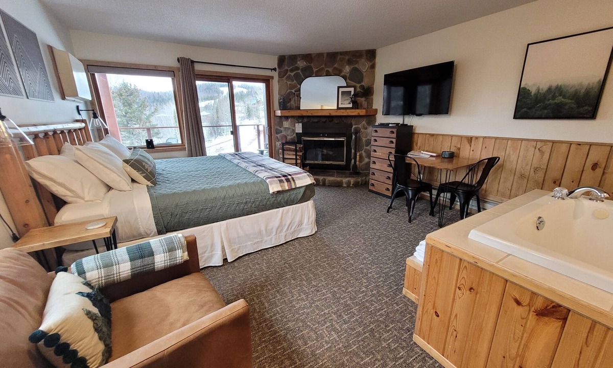Lutsen Condo | Ski-In/Ski-Out Suite w/Whirlpool, Pool, & Hot Tub on Lutsen Mountain