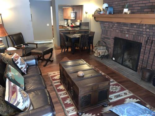 Killington House | Ski-In, Ski-Out Sunrise Village Killington Condo - 2BR, Fireplace, Pool
