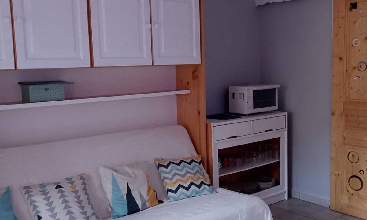 Saint-Jean-dʼAulps Apartment | Ski-in studio with balcony and parking