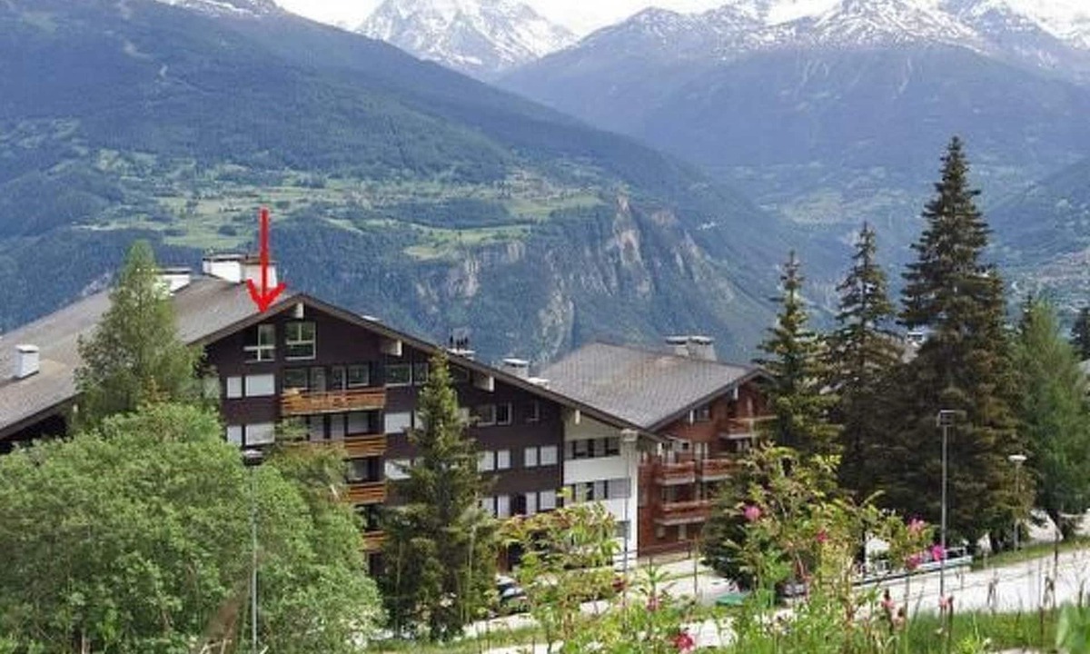Anzere Apartment | Ski-in Wohnung in Anzere mit Parkplatz by Interhome