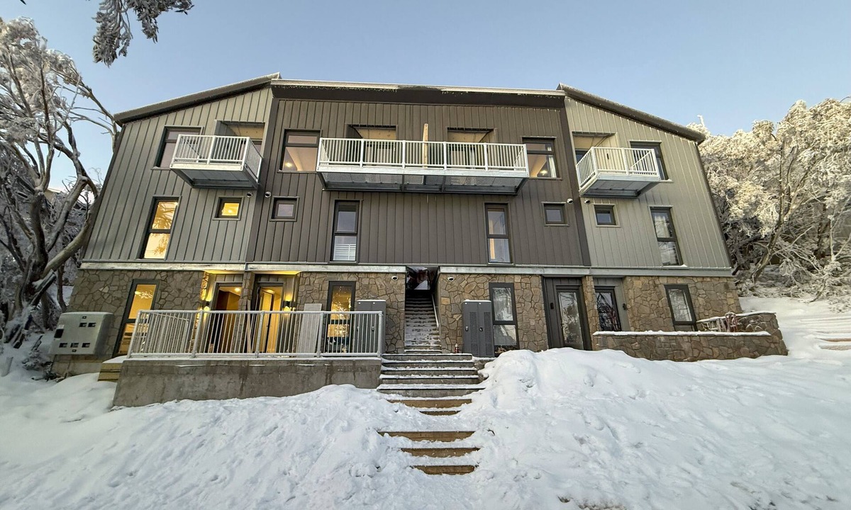 Mount Buller House | Ski Lift Access | Modern 3BR Chalet + Fireplace